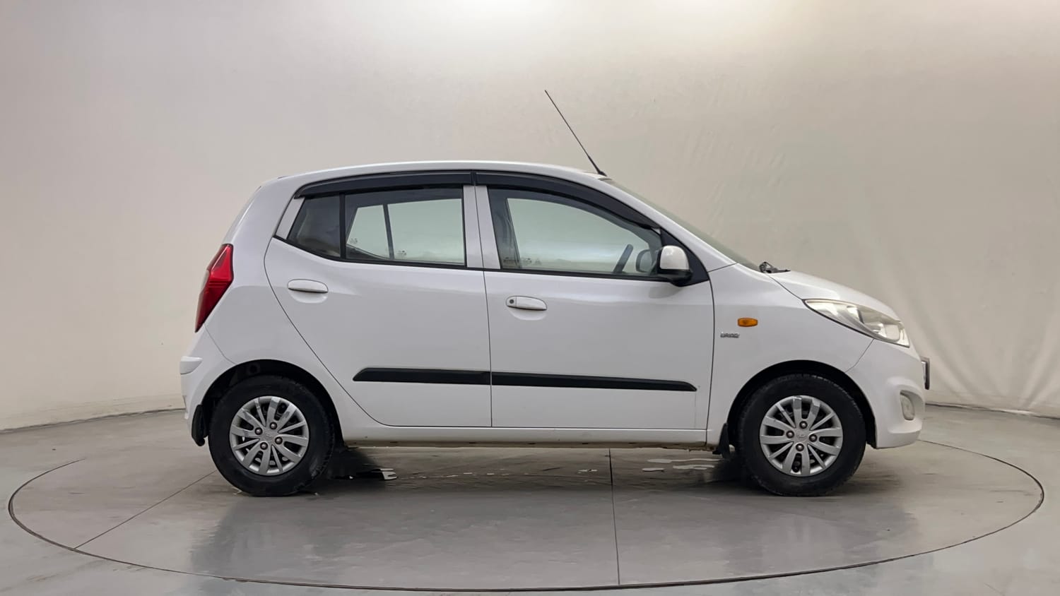 Used 2015 Hyundai i10 Sportz 1.1 iRDE2 Petrol Manual exterior RIGHT SIDE VIEW