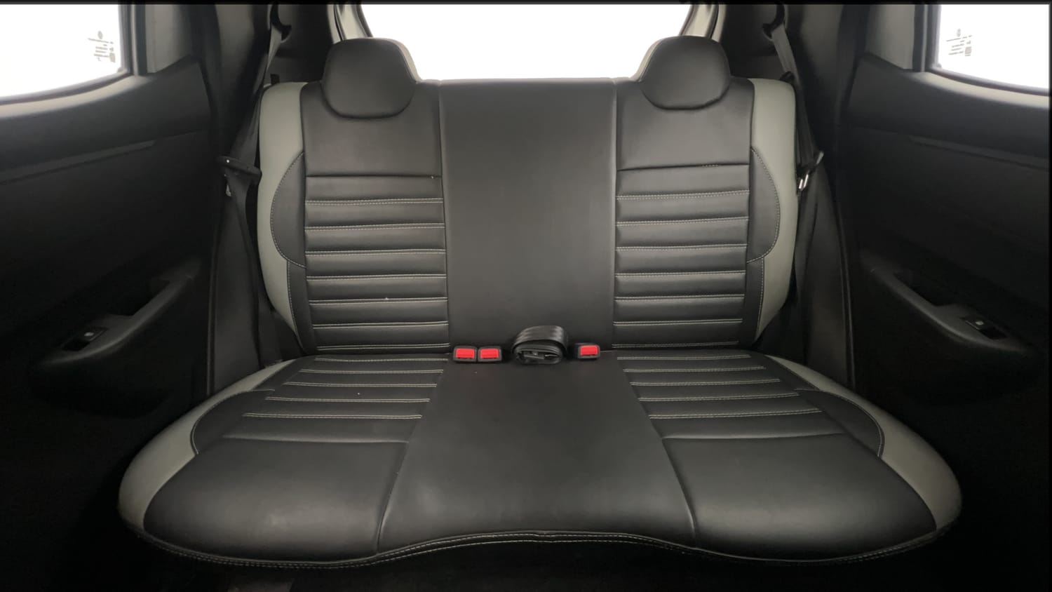 Used 2022 Renault Kwid RXT 1.0 AMT (O) Petrol Automatic interior REAR SEAT CONDITION VIEW