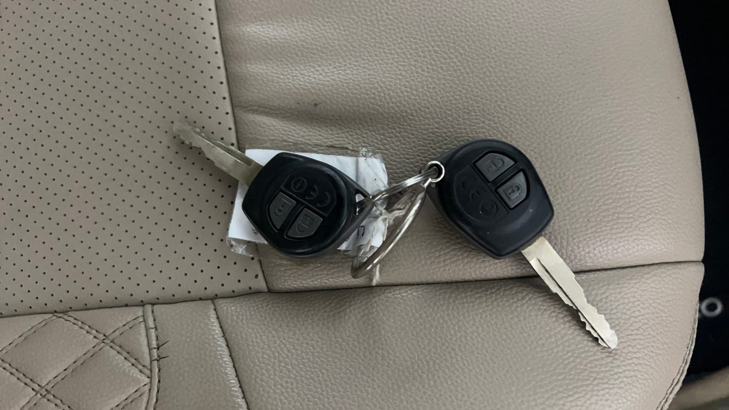 Used 2021 Maruti Suzuki Dzire VXi Petrol Manual extra CAR KEY VIEW