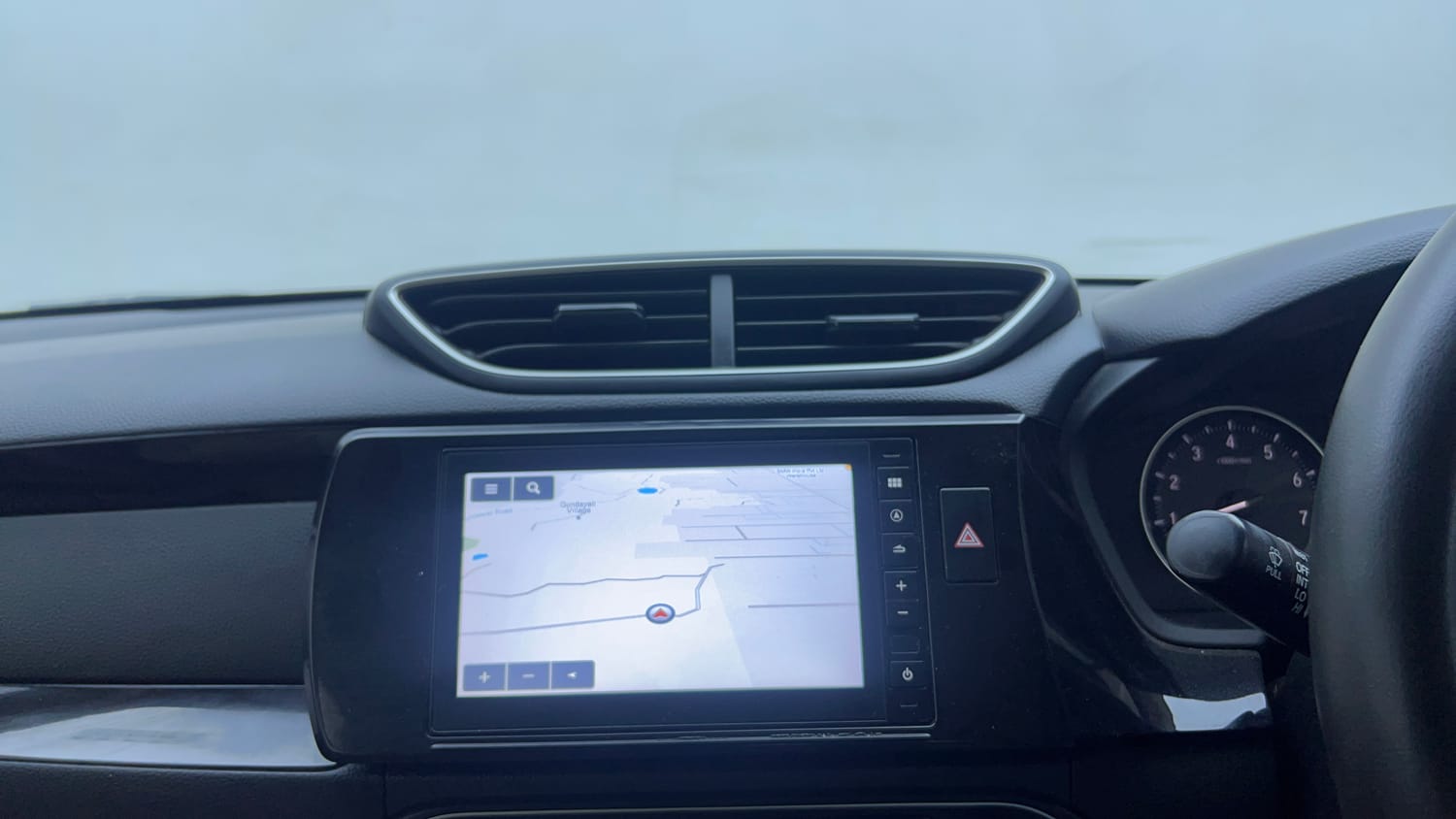 Used 2019 Honda Amaze 1.2 VX CVT Petrol Petrol Automatic top_features Integrated (in-dash) music system