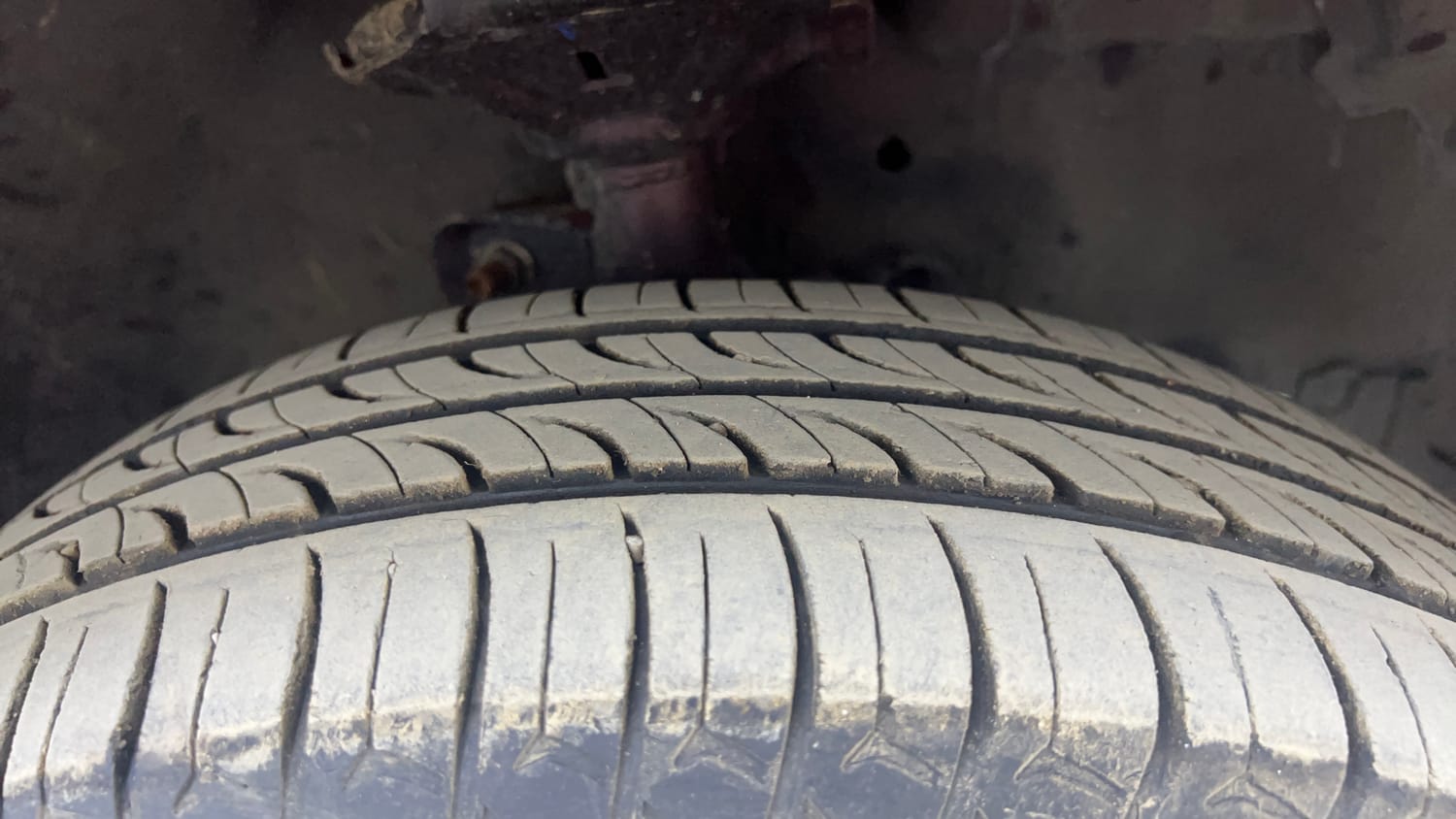 Used 2018 Maruti Suzuki Celerio VXi (O) AMT Petrol Automatic tyres RIGHT FRONT TYRE TREAD VIEW