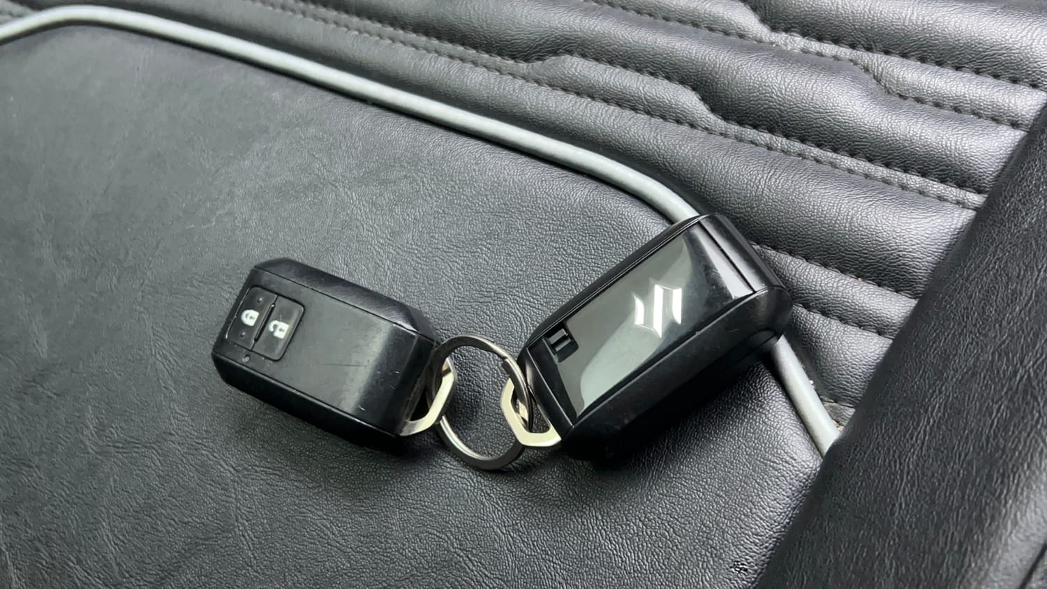 Used 2023 Maruti Suzuki Grand Vitara Zeta Smart Hybrid AT Petrol Automatic extra CAR KEY VIEW