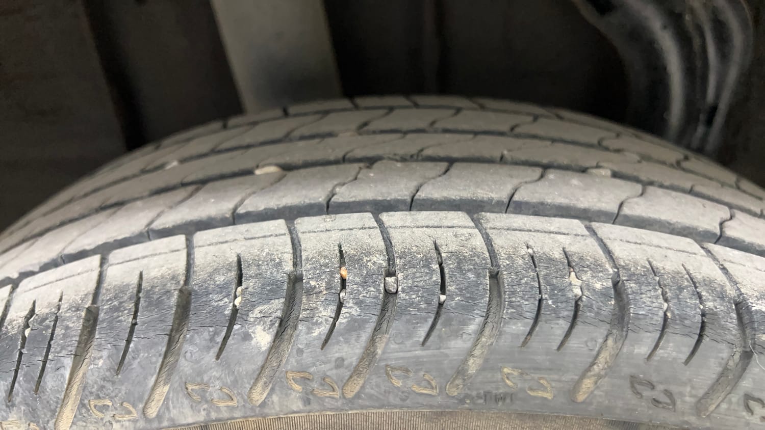 Used 2022 Renault Kiger RXZ AMT Petrol Automatic tyres RIGHT REAR TYRE TREAD VIEW