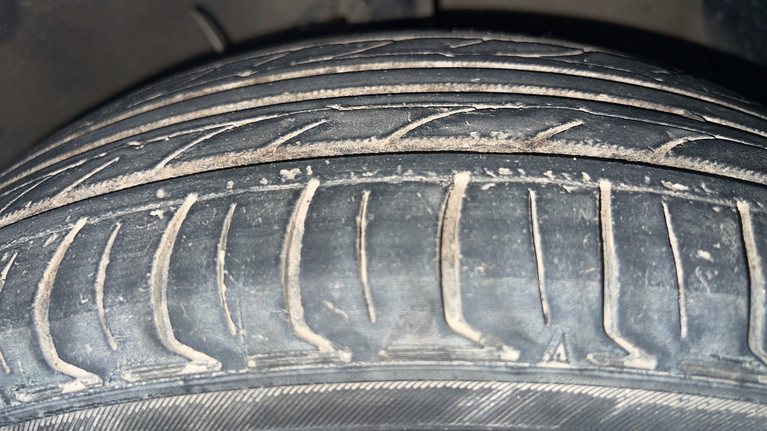 Used 2017 Maruti Suzuki Ertiga VXI CNG Cng Manual tyres RIGHT FRONT TYRE TREAD VIEW