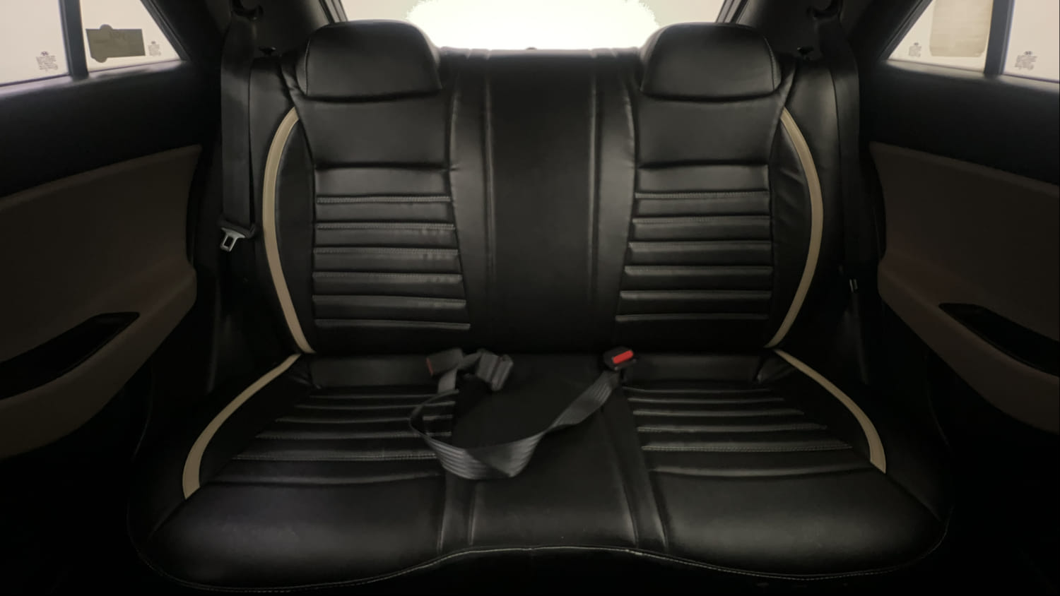 Used 2016 Hyundai Elite i20 Magna 1.2 Petrol Manual interior REAR SEAT CONDITION VIEW