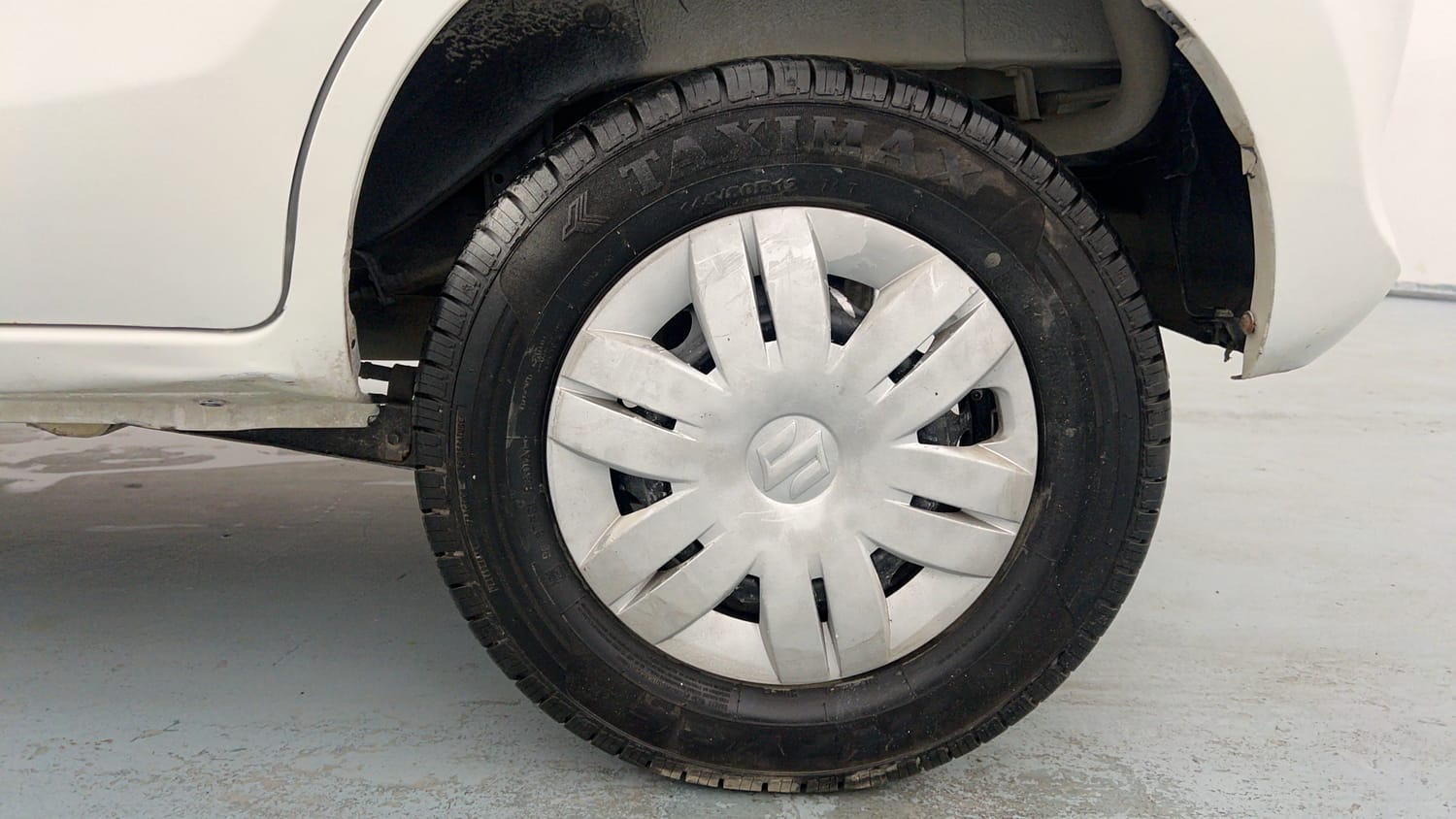 Used 2017 Maruti Suzuki Alto 800 VXI CNG (Outside Fitted) Petrol Manual tyres LEFT REAR TYRE RIM VIEW