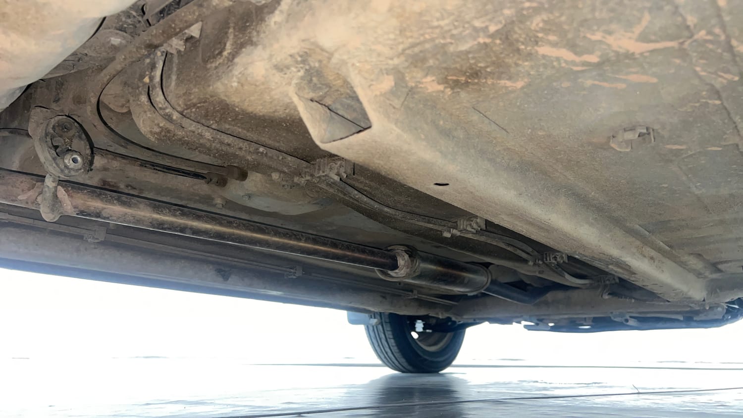 Used 2022 Renault Kwid RXT 1.0 AMT (O) Petrol Automatic extra REAR RIGHT UNDERBODY VIEW