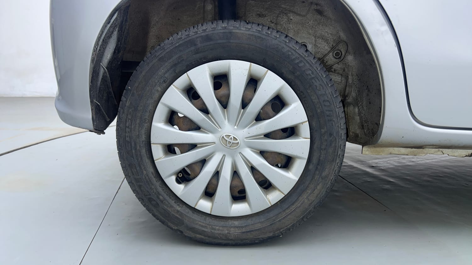 Used 2016 Toyota Etios Liva VD Diesel Manual tyres RIGHT REAR TYRE RIM VIEW