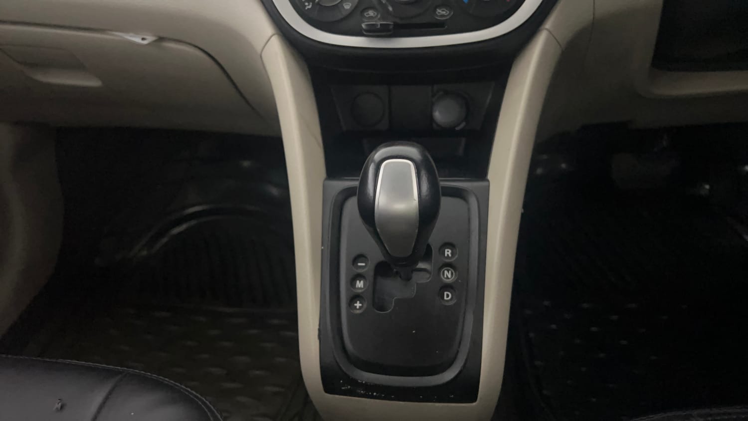 Used 2019 Maruti Suzuki Celerio VXi AMT Petrol Automatic interior GEAR  KNOB VIEW