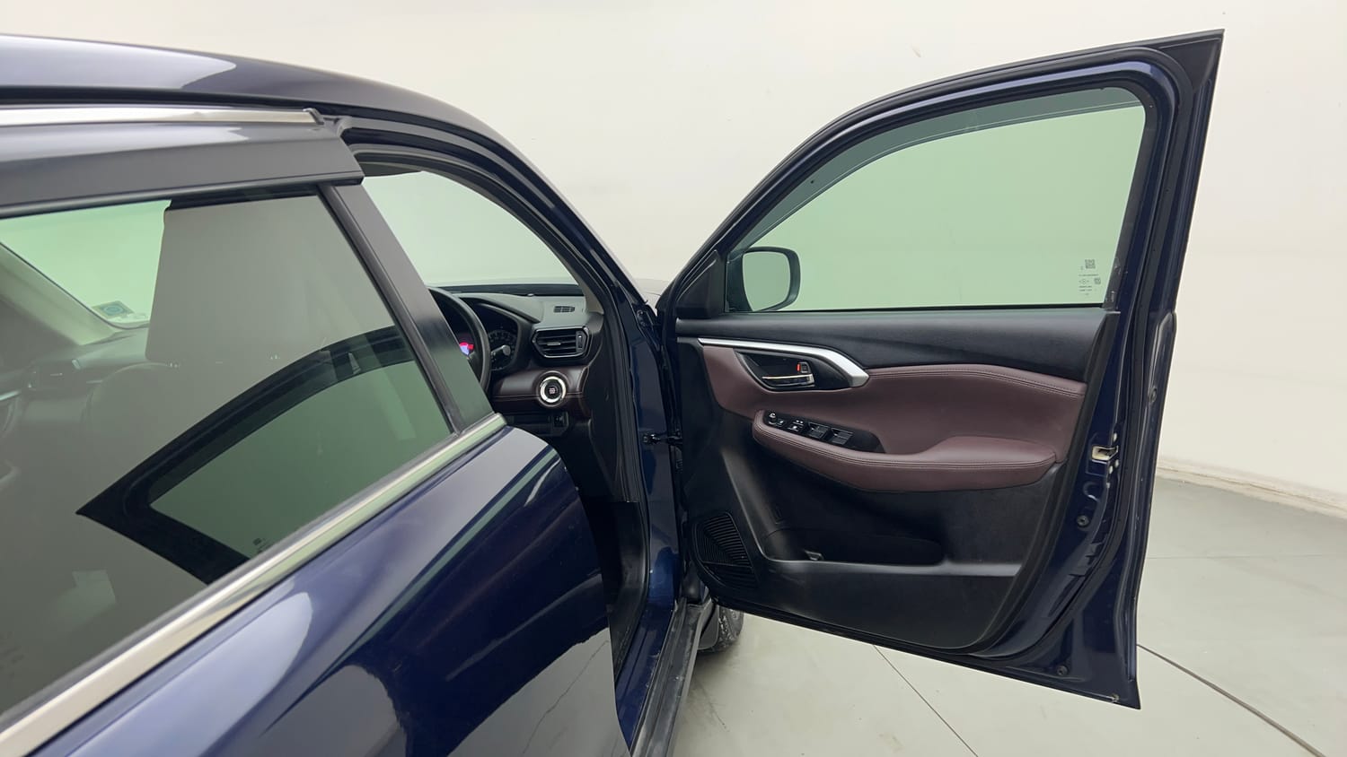 Used 2023 Maruti Suzuki Grand Vitara Zeta Smart Hybrid AT Petrol Automatic interior RIGHT FRONT DOOR OPEN VIEW