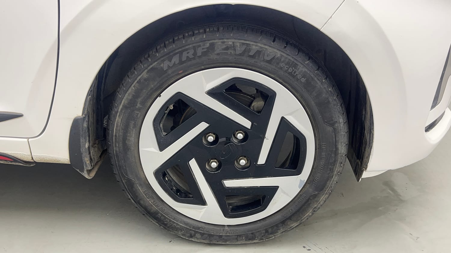 Used 2023 Hyundai Grand i10 Nios Sportz 1.2 Kappa VTVT Petrol Manual tyres RIGHT FRONT TYRE RIM VIEW