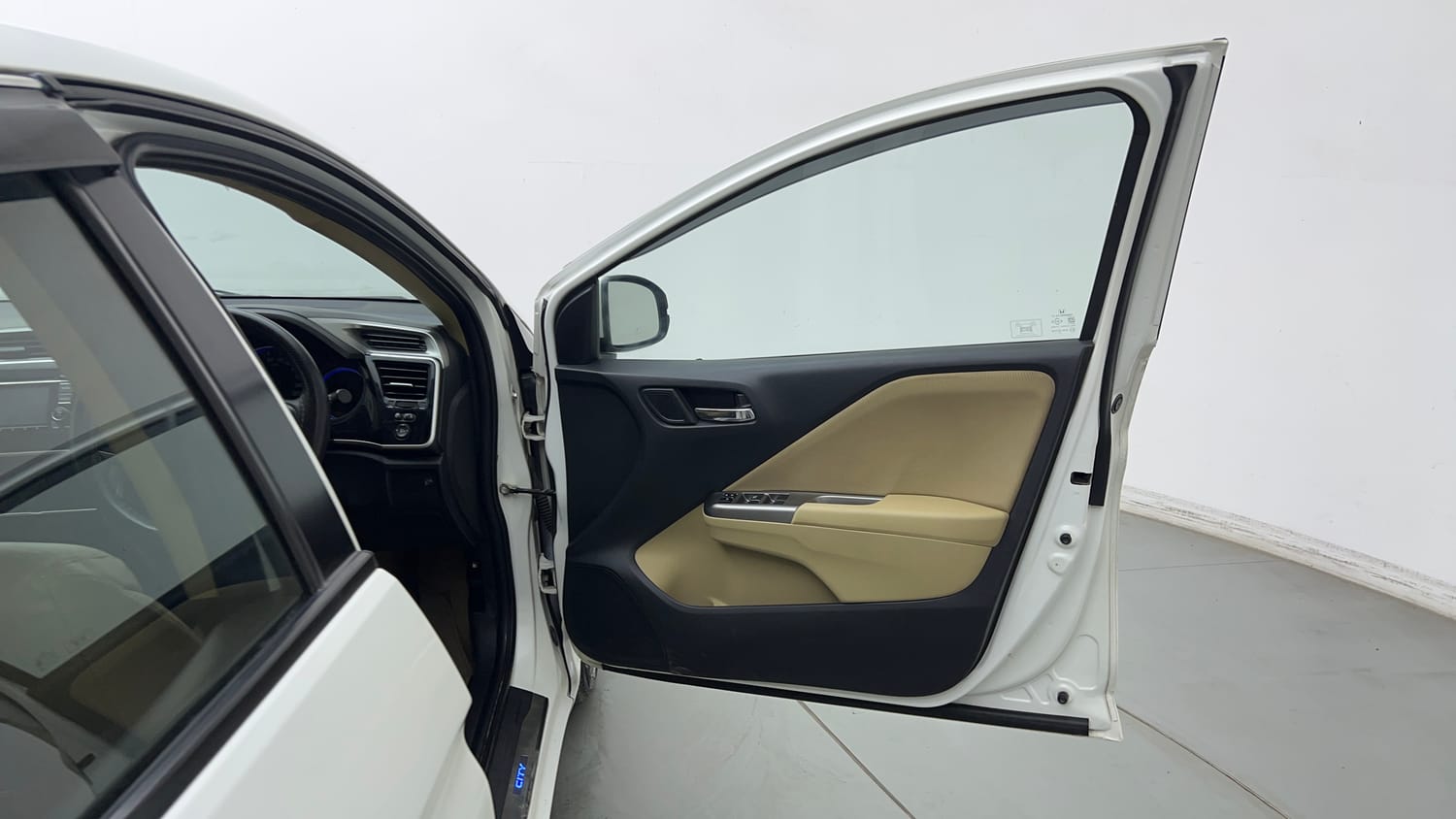 Used 2015 Honda City V Petrol Manual interior RIGHT FRONT DOOR OPEN VIEW