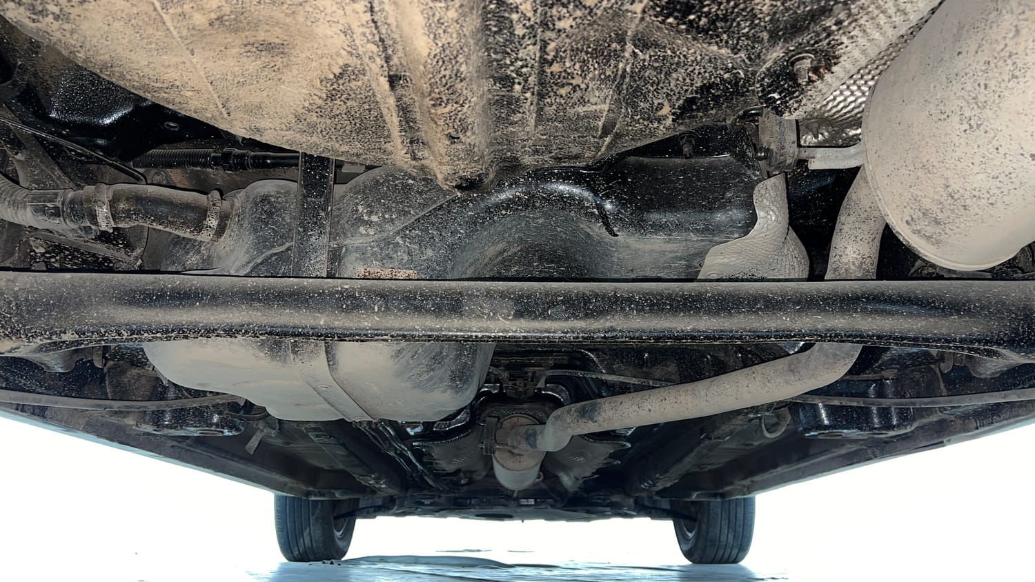 Used 2022 Mahindra XUV 300 W8 (O) 1.5 Diesel Diesel Manual extra REAR UNDERBODY VIEW (TAKEN FROM REAR)