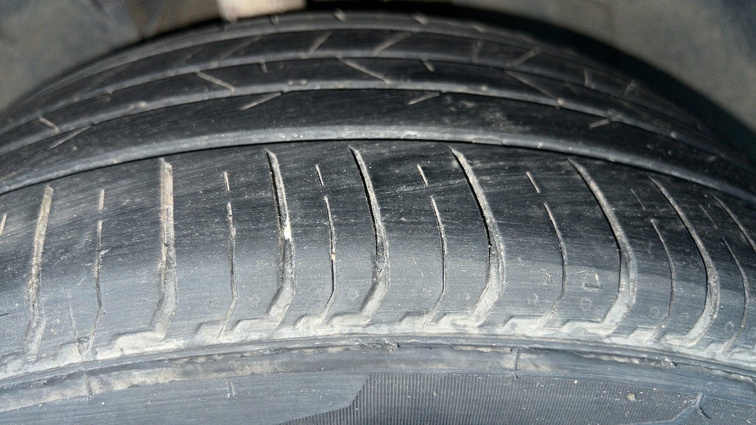 Used 2024 Tata Altroz XZ Plus (S) Dark Edition Diesel Diesel Manual tyres LEFT FRONT TYRE TREAD VIEW
