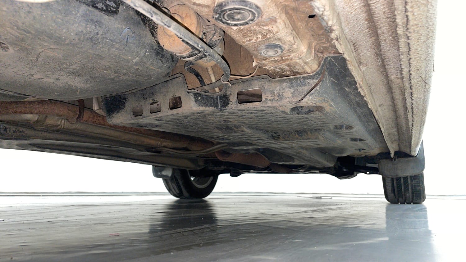 Used 2015 Volkswagen Polo Highline1.2L (P) Petrol Manual extra REAR RIGHT UNDERBODY VIEW