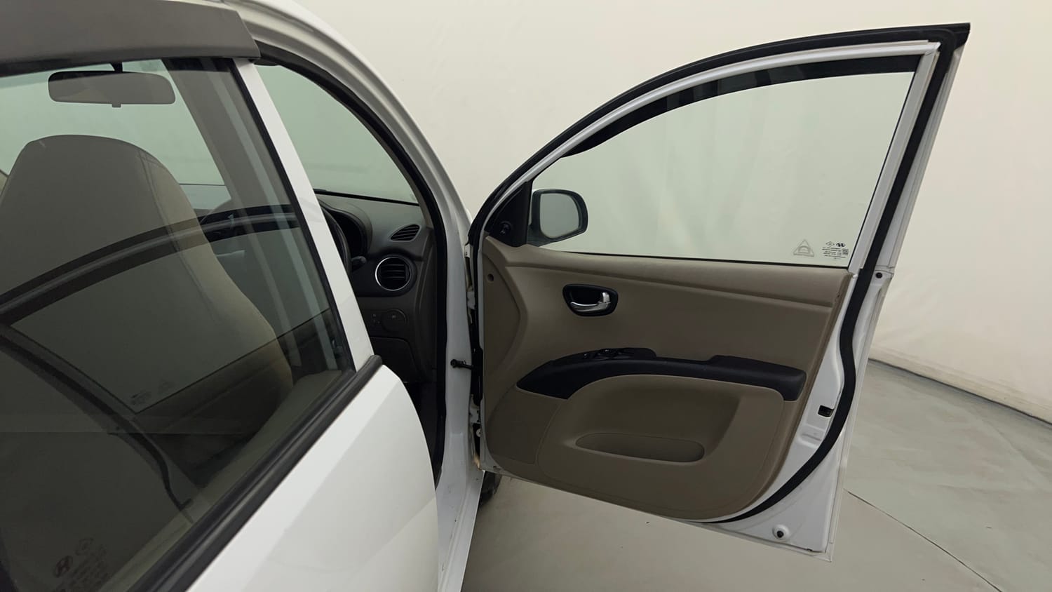 Used 2015 Hyundai i10 Sportz 1.1 iRDE2 Petrol Manual interior RIGHT FRONT DOOR OPEN VIEW