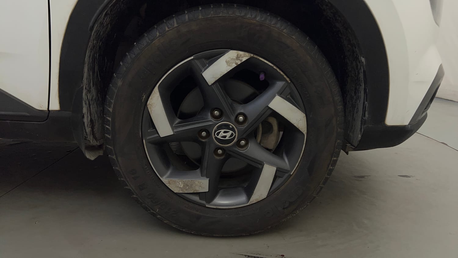 Used 2020 Hyundai Venue SX 1.0 Turbo Petrol Manual tyres RIGHT FRONT TYRE RIM VIEW