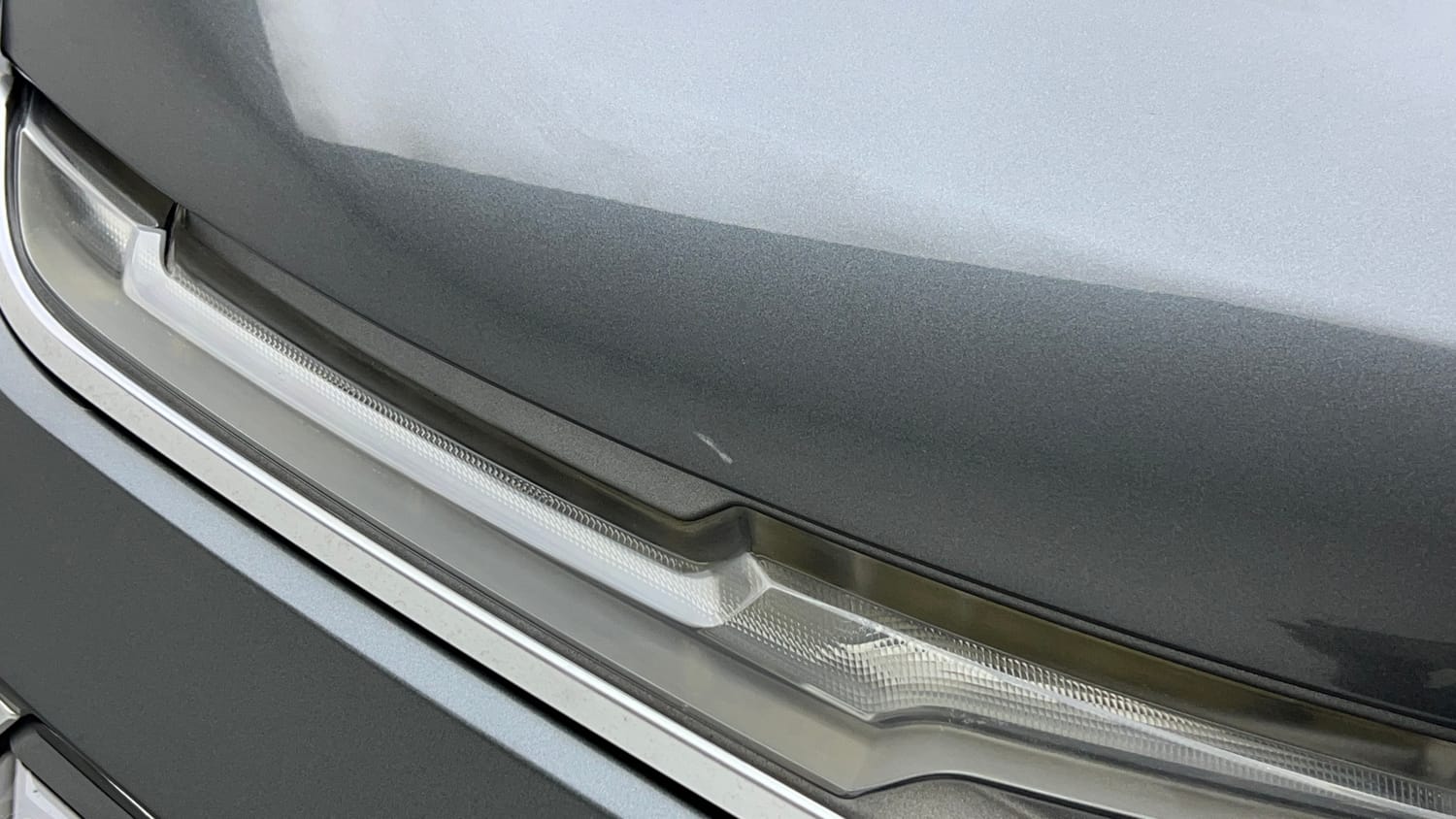 Used 2022 Tata Safari XZA Plus Diesel Automatic dents MINOR SCRATCH