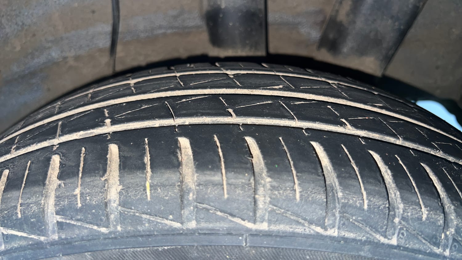 Used 2017 Maruti Suzuki Ertiga VXI CNG Cng Manual tyres LEFT REAR TYRE TREAD VIEW