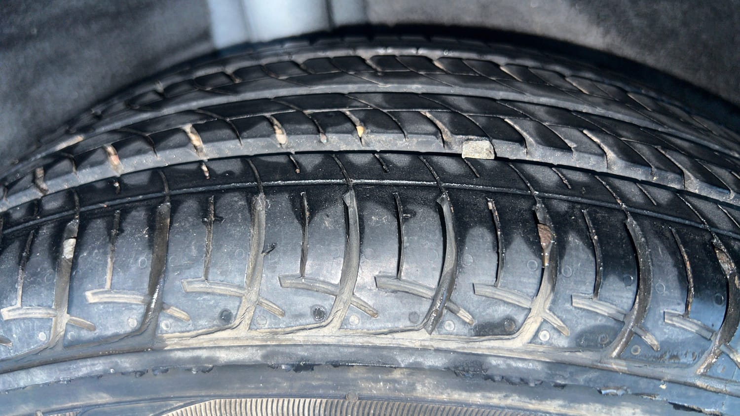 Used 2018 Maruti Suzuki Baleno Delta 1.2 Petrol Manual tyres RIGHT REAR TYRE TREAD VIEW