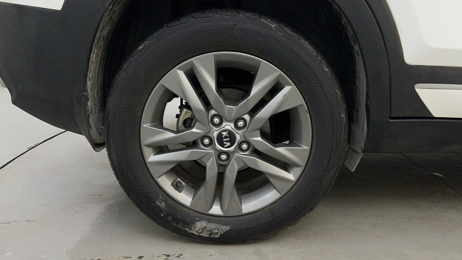 Used 2020 Kia Seltos HTX IVT 1.5 Dual Tone Petrol Automatic tyres RIGHT REAR TYRE RIM VIEW