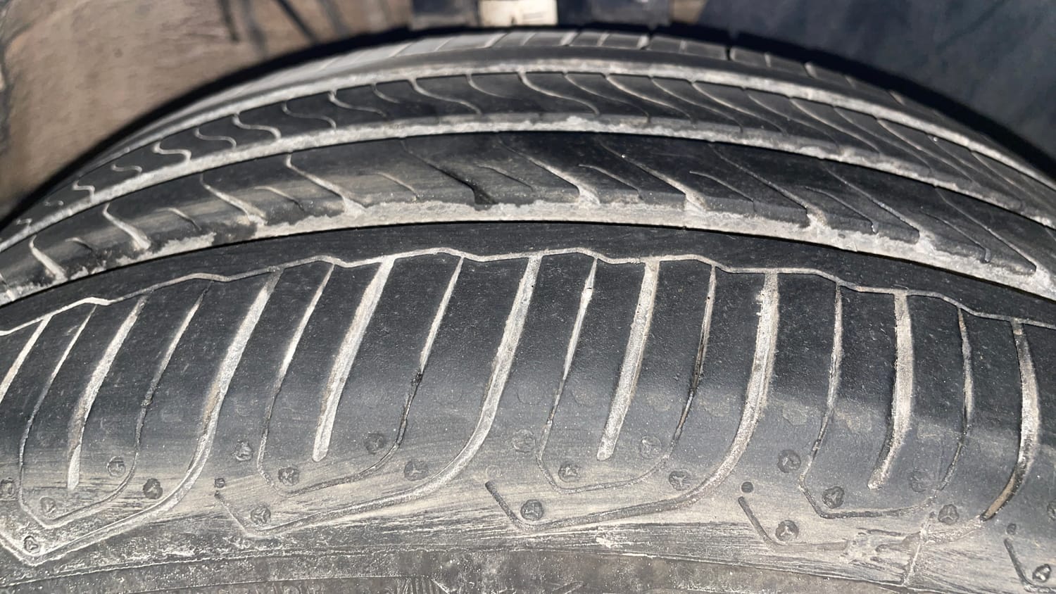 Used 2015 Volkswagen Polo Highline1.2L (P) Petrol Manual tyres RIGHT FRONT TYRE TREAD VIEW