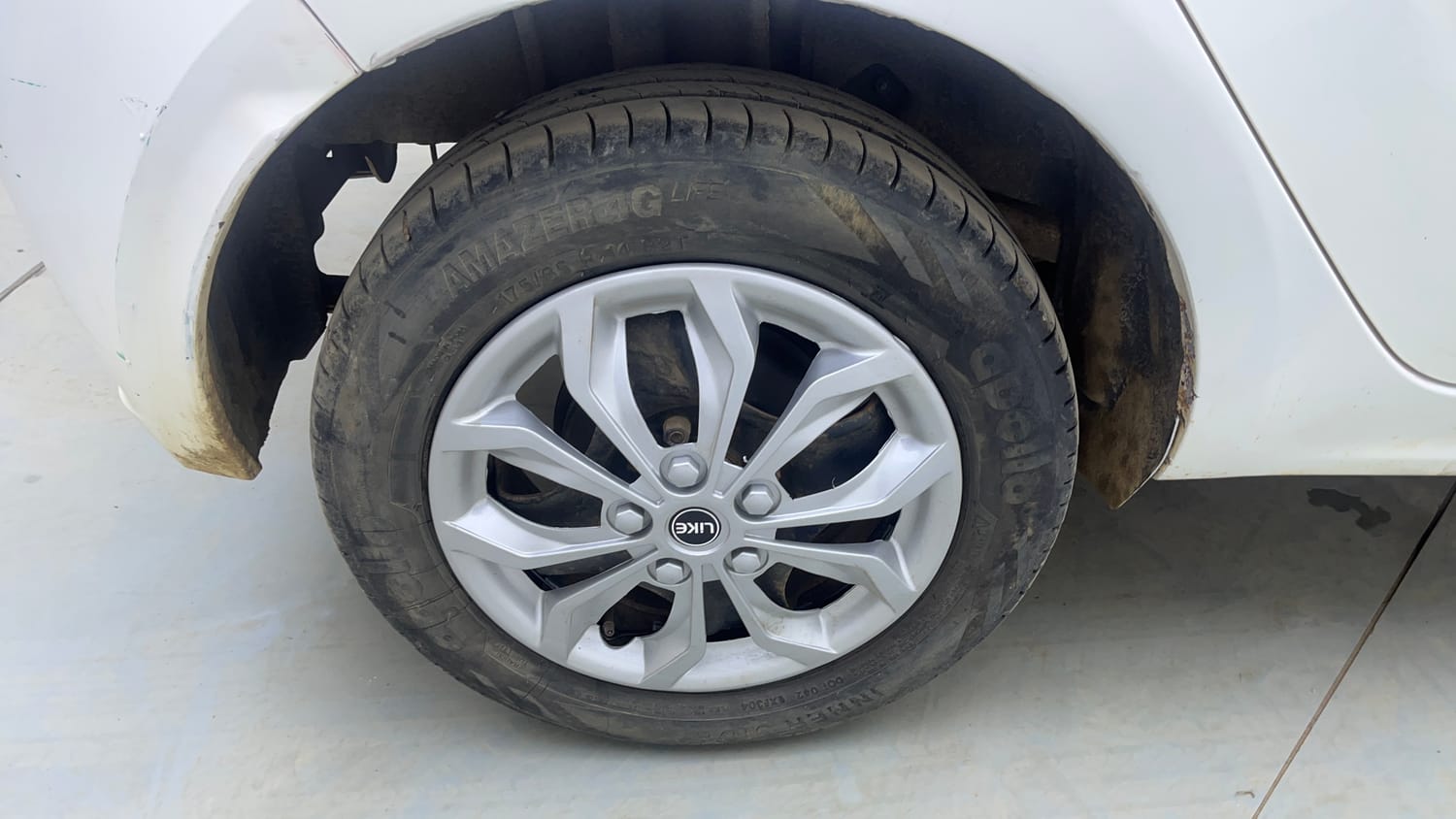 Used 2023 Tata Tiago EV XZ Plus Tech LUX Long Range Electric Automatic tyres RIGHT REAR TYRE RIM VIEW