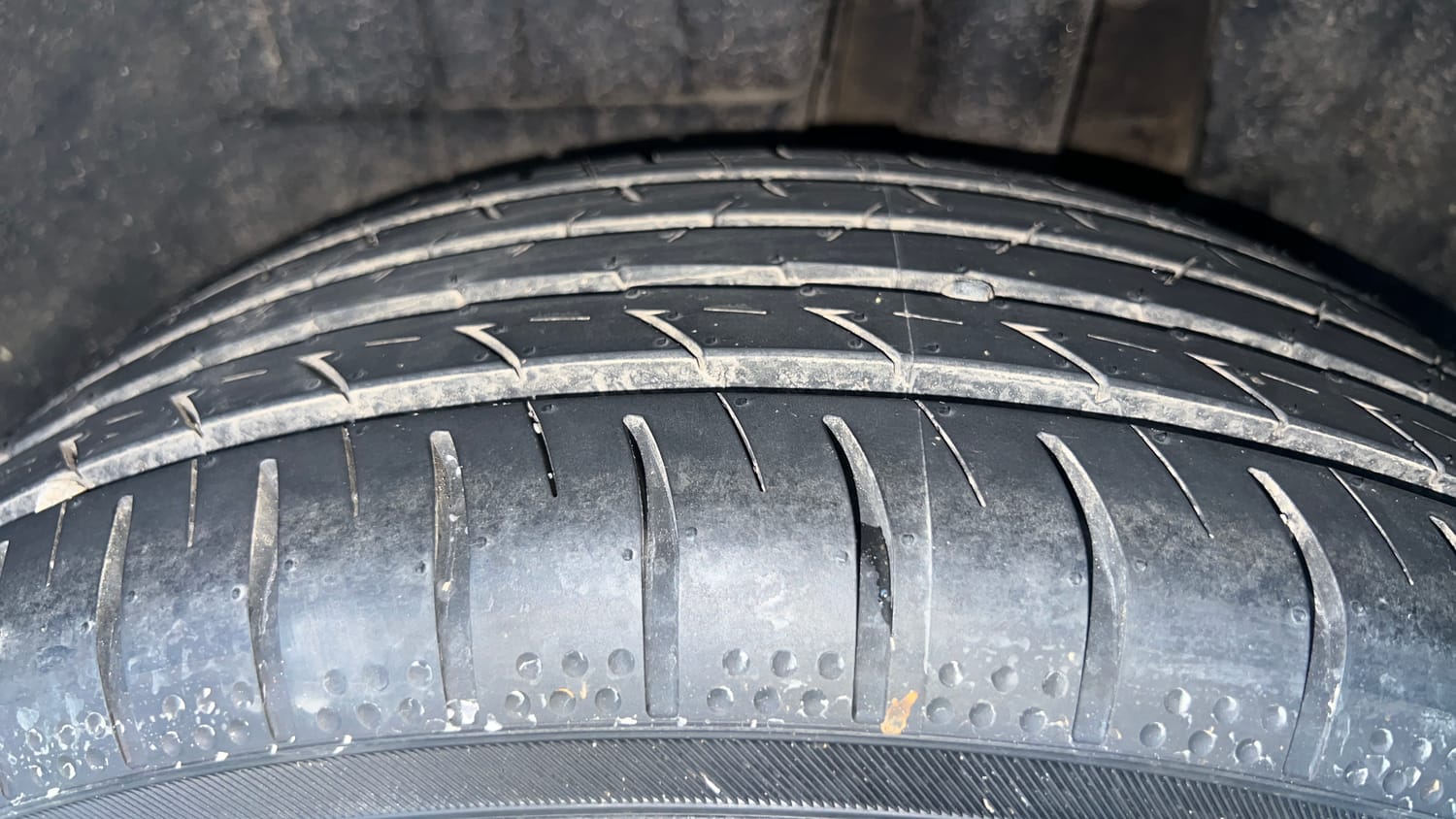 Used 2017 Maruti Suzuki Dzire ZXi Plus AMT Petrol Automatic tyres LEFT REAR TYRE TREAD VIEW