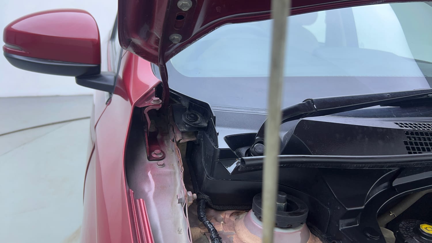 Used 2019 Honda Amaze 1.2 VX CVT Petrol Petrol Automatic engine ENGINE RIGHT SIDE HINGE & APRON VIEW