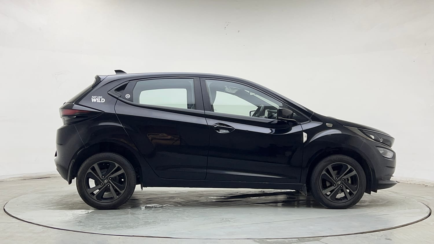 Used 2024 Tata Altroz XZ Plus (S) Dark Edition Diesel Diesel Manual exterior RIGHT SIDE VIEW