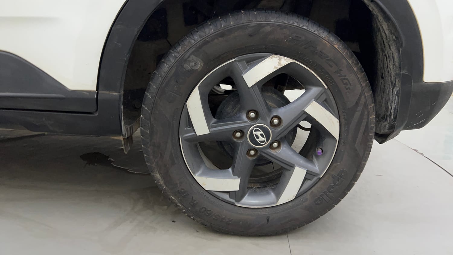 Used 2020 Hyundai Venue SX 1.0 Turbo Petrol Manual tyres LEFT REAR TYRE RIM VIEW
