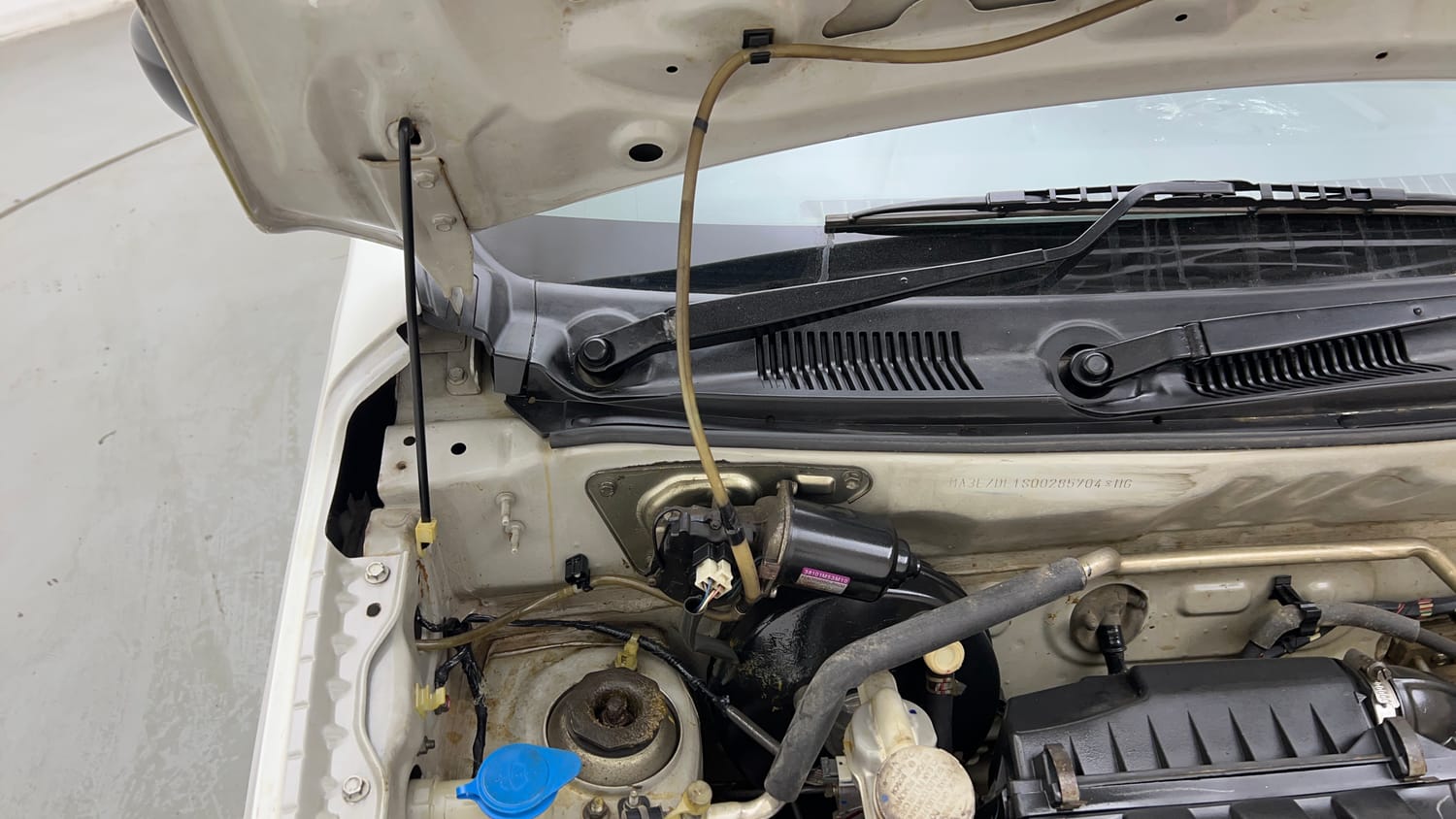Used 2017 Maruti Suzuki Alto K10 VXi Petrol Manual engine ENGINE RIGHT SIDE HINGE & APRON VIEW