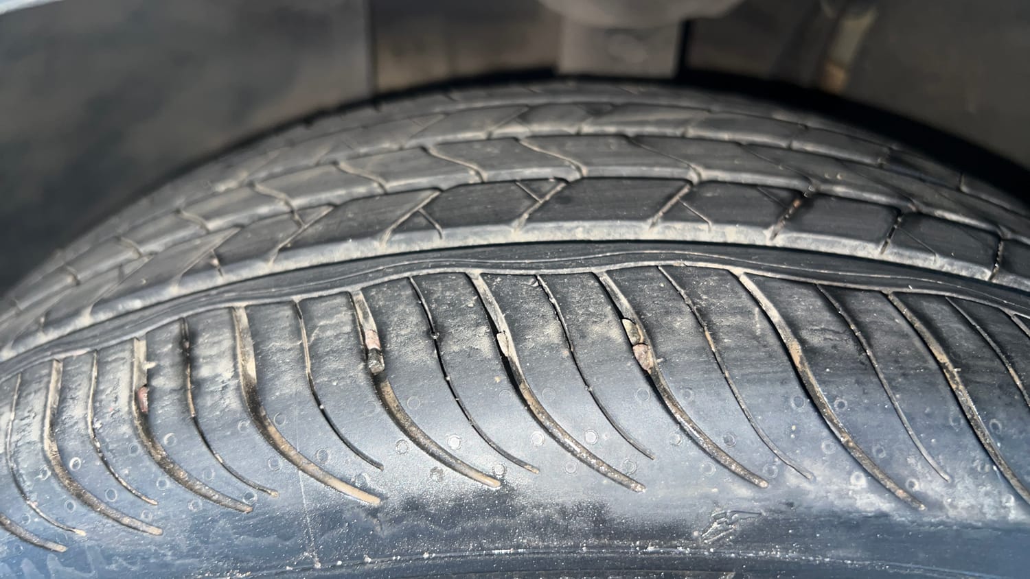 Used 2022 Volkswagen Taigun Topline 1.0 TSI MT Petrol Manual tyres LEFT FRONT TYRE TREAD VIEW
