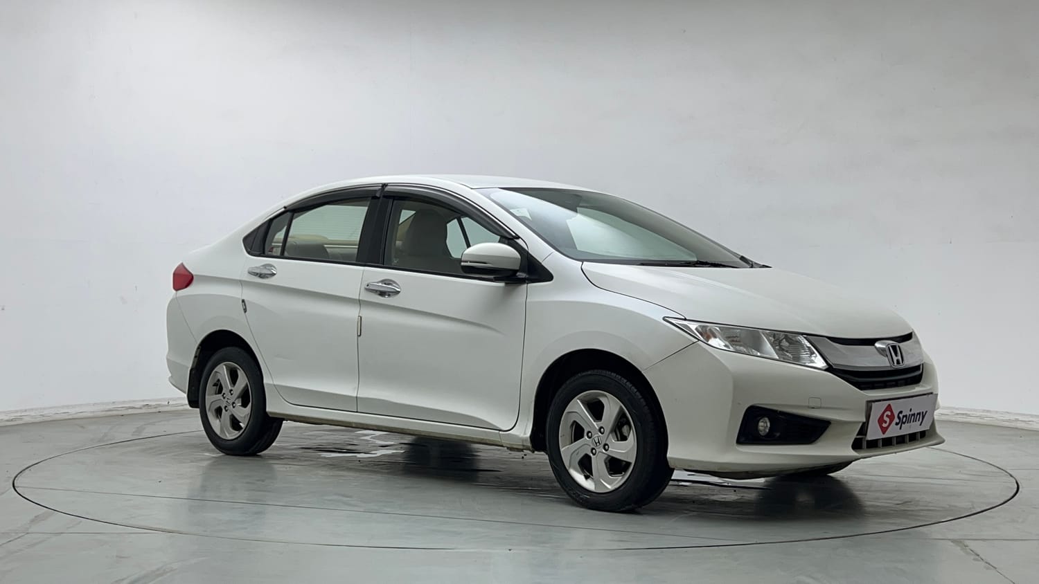 Used 2015 Honda City V Petrol Manual exterior RIGHT FRONT CORNER VIEW