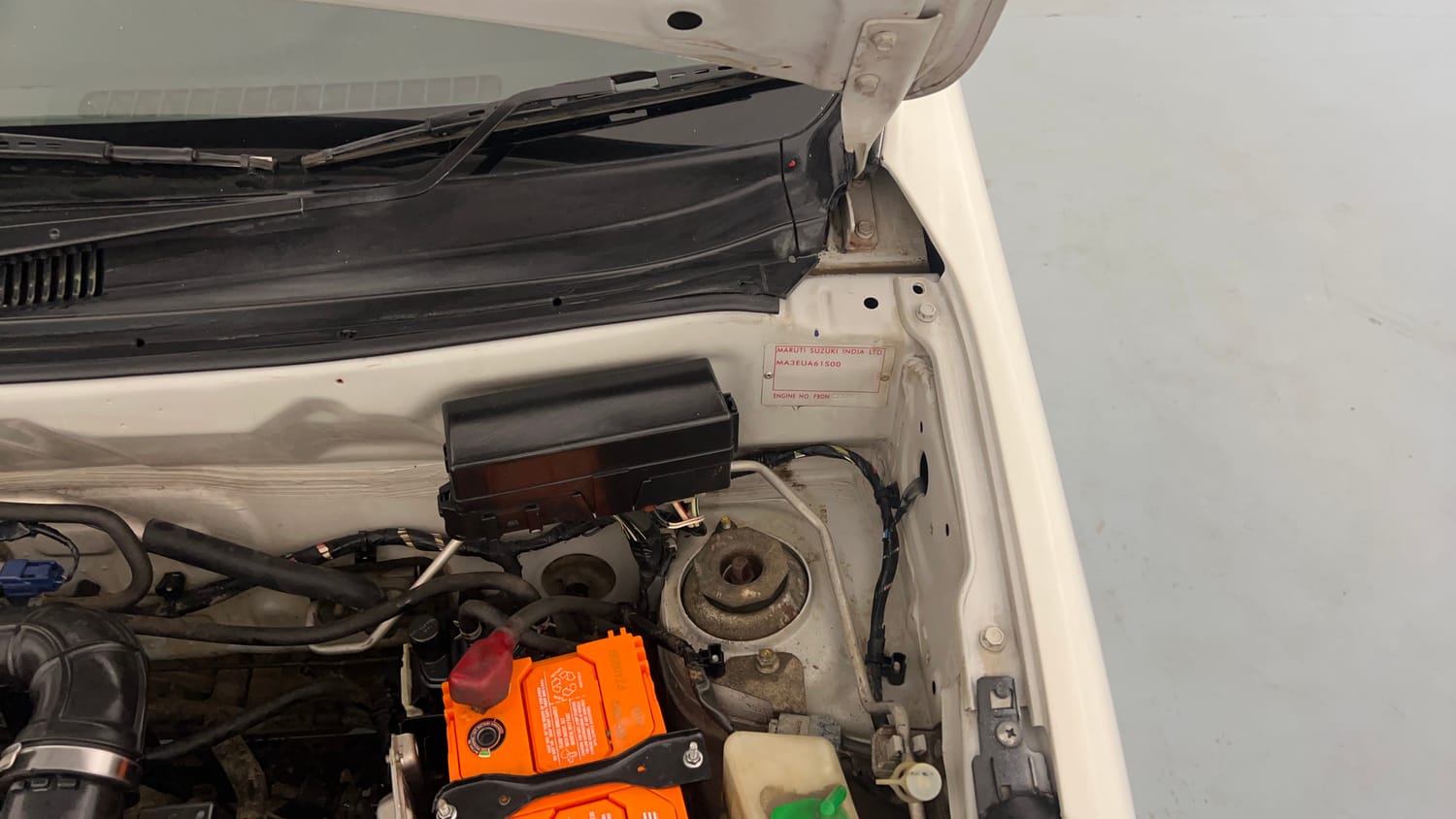 Used 2017 Maruti Suzuki Alto 800 VXI CNG (Outside Fitted) Petrol Manual engine ENGINE LEFT SIDE HINGE & APRON VIEW