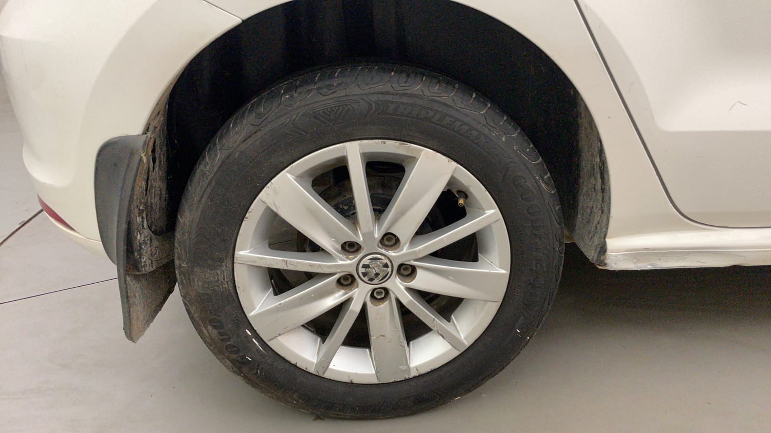Used 2015 Volkswagen Polo Highline1.2L (P) Petrol Manual tyres RIGHT REAR TYRE RIM VIEW