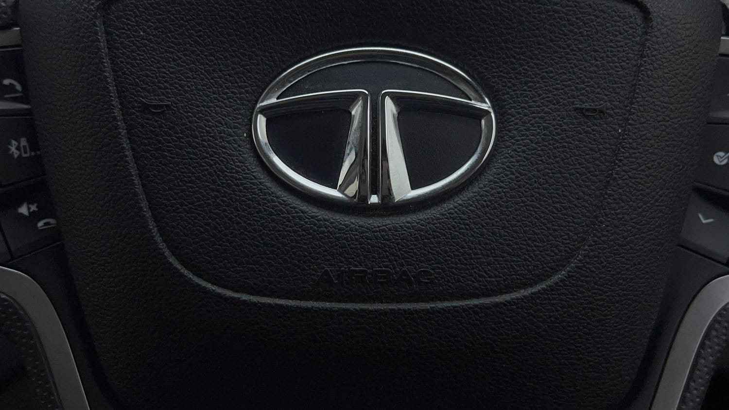 Used 2022 Tata Safari XZA Plus Diesel Automatic top_features Airbags