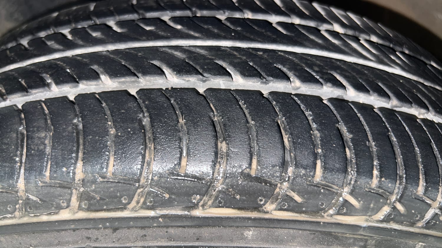 Used 2021 Maruti Suzuki Wagon R VXi (O) 1.2 Petrol Manual tyres LEFT FRONT TYRE TREAD VIEW
