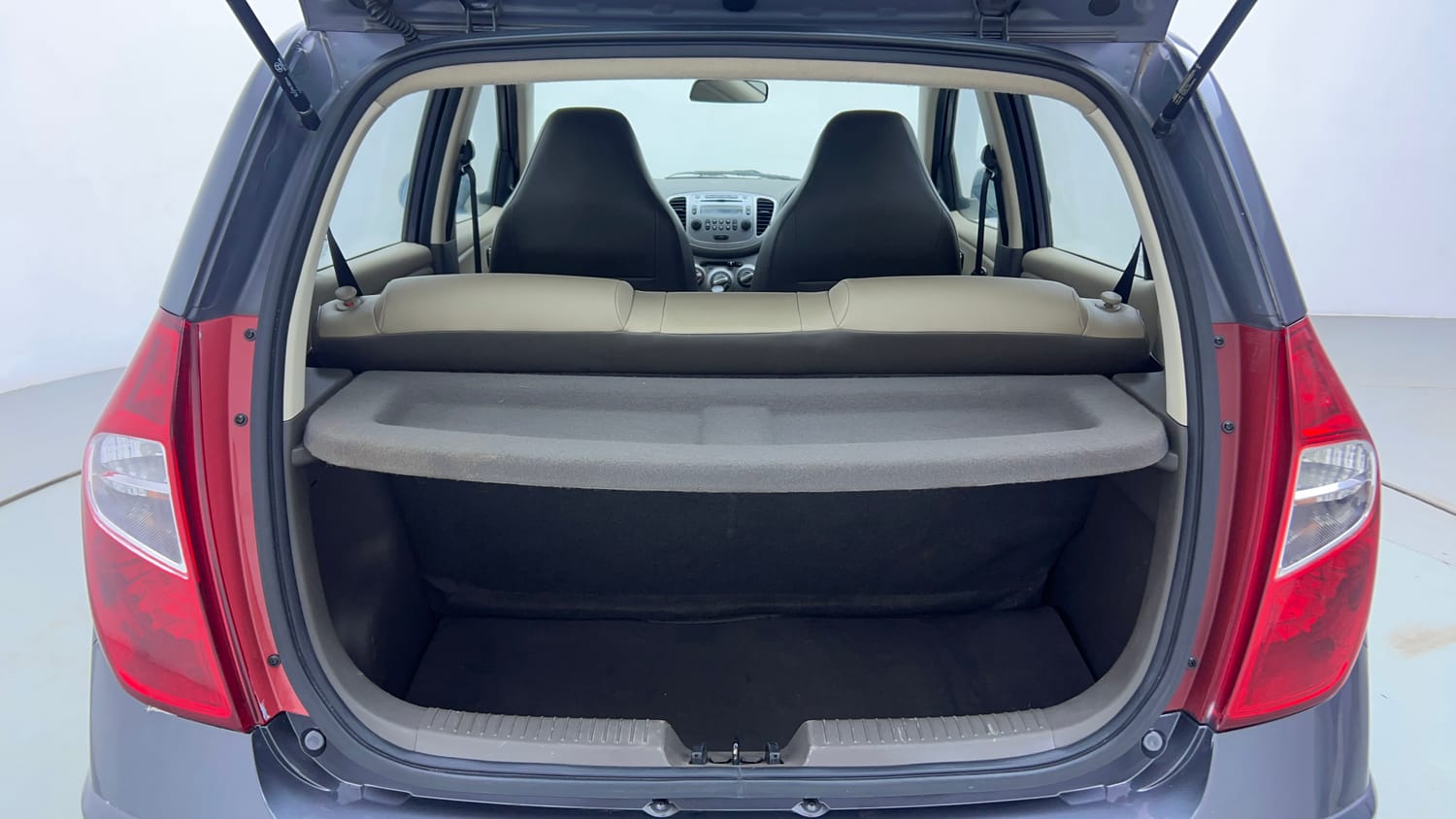 Used 2014 Hyundai i10 Sportz 1.1 iRDE2 Petrol Manual interior DICKY INSIDE VIEW