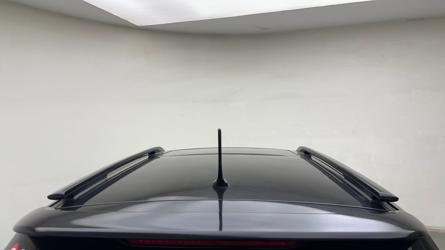 Used 2022 Mahindra XUV 300 W8 (O) 1.5 Diesel Diesel Manual exterior EXTERIOR ROOF VIEW