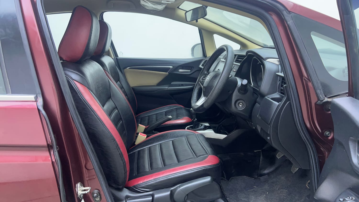 Used 2018 Honda Jazz V Petrol Petrol Manual interior RIGHT SIDE FRONT DOOR CABIN VIEW