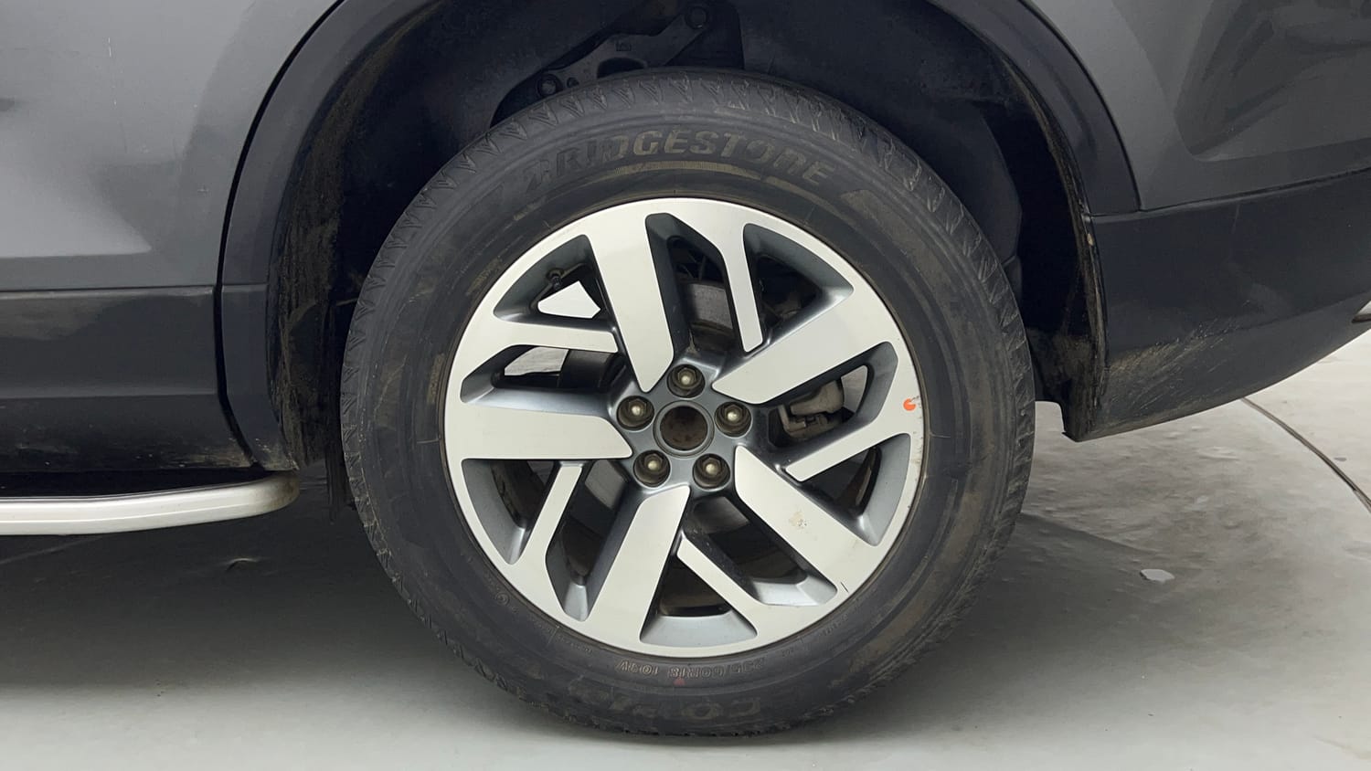 Used 2022 Tata Safari XZA Plus Diesel Automatic tyres LEFT REAR TYRE RIM VIEW