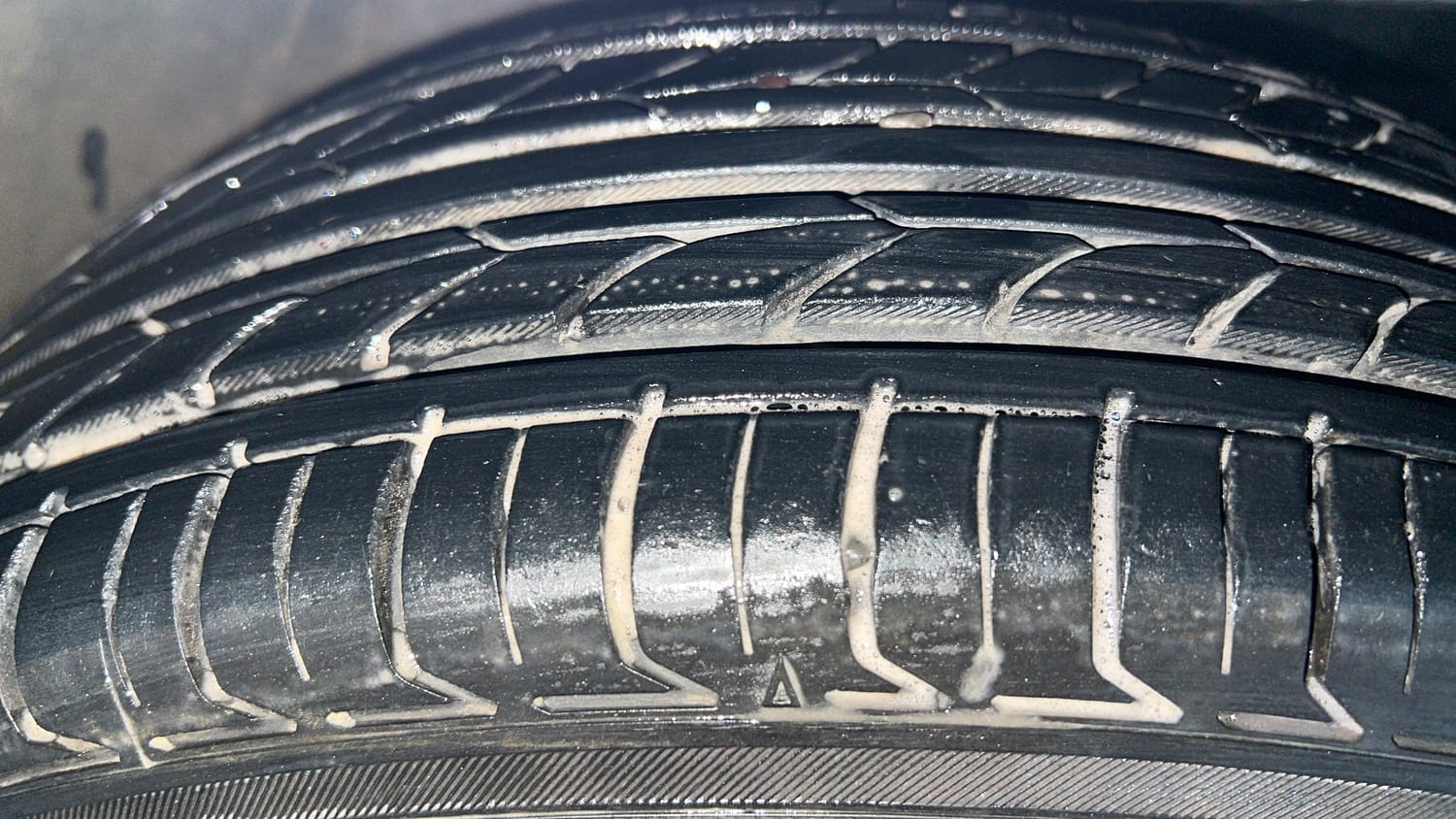 Used 2015 Honda City V Petrol Manual tyres RIGHT FRONT TYRE TREAD VIEW