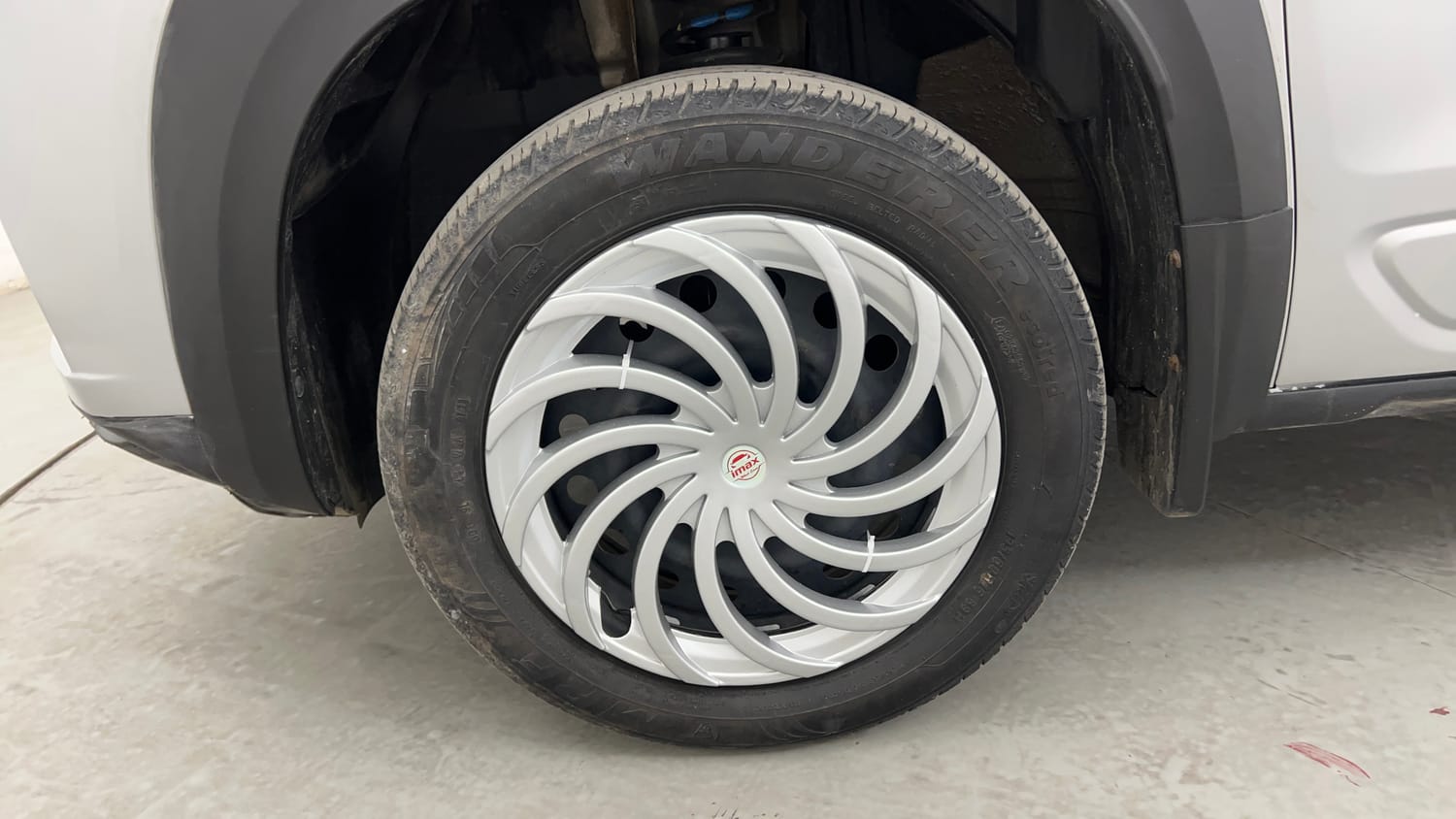 Used 2023 Renault Kiger RXE MT Petrol Manual tyres LEFT FRONT TYRE RIM VIEW