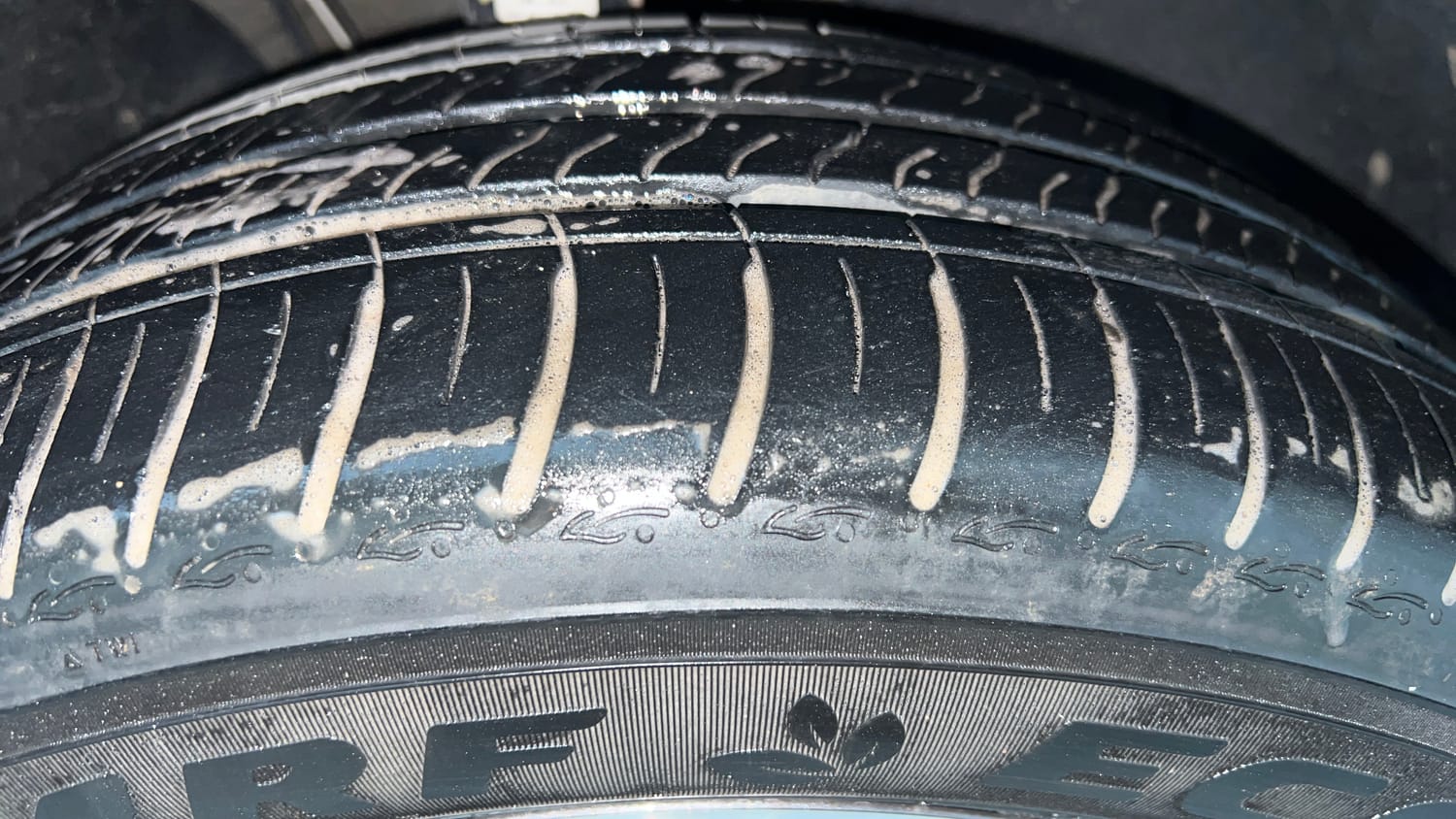 Used 2026 Skoda Slavia Prestige 1.0L TSI AT Petrol Automatic tyres RIGHT FRONT TYRE TREAD VIEW