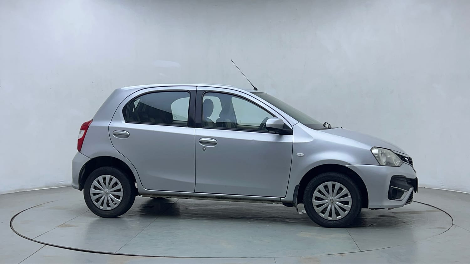 Used 2016 Toyota Etios Liva VD Diesel Manual exterior RIGHT SIDE VIEW