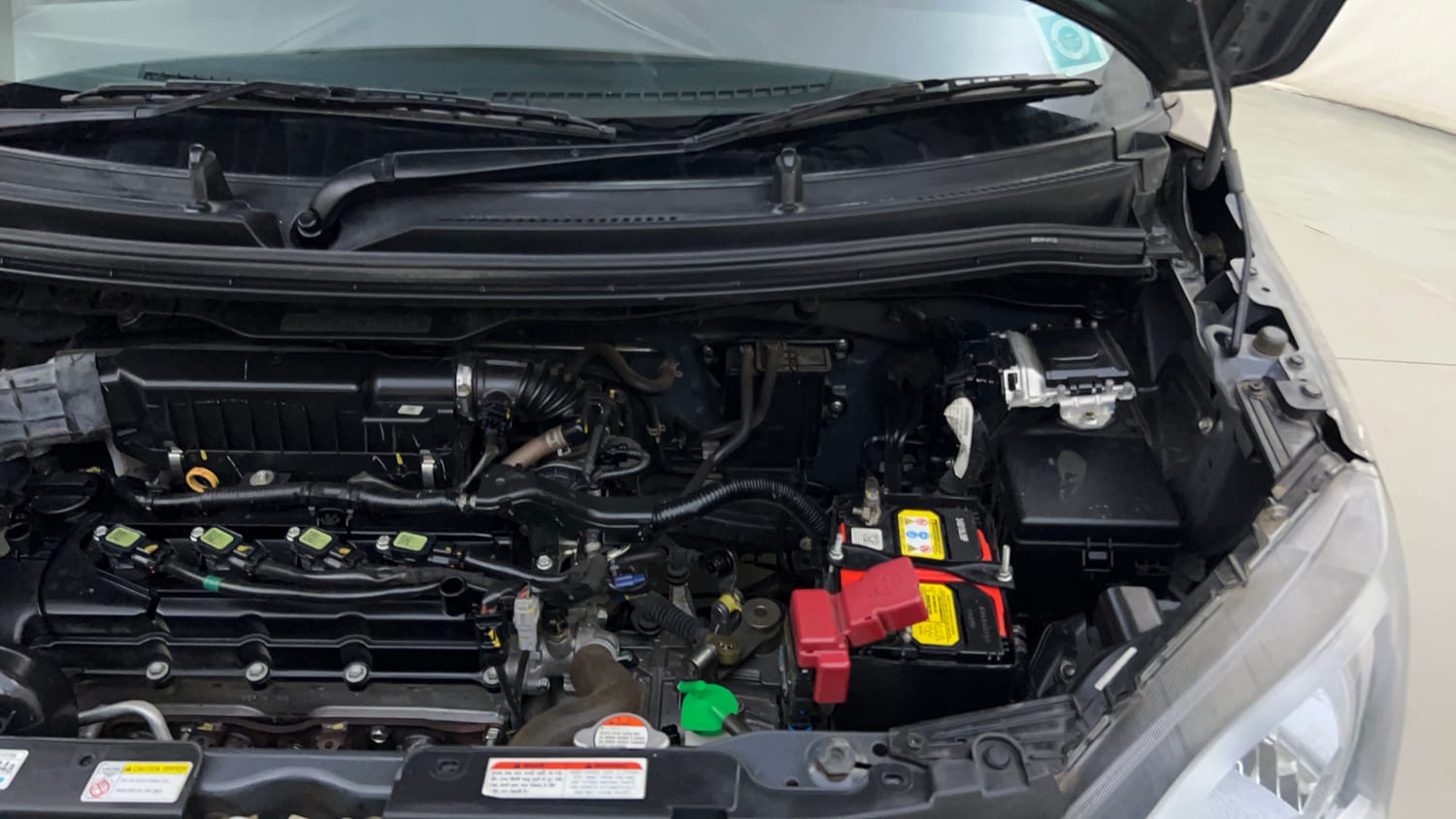Used 2021 Maruti Suzuki Wagon R VXi (O) 1.2 Petrol Manual engine ENGINE LEFT SIDE HINGE & APRON VIEW