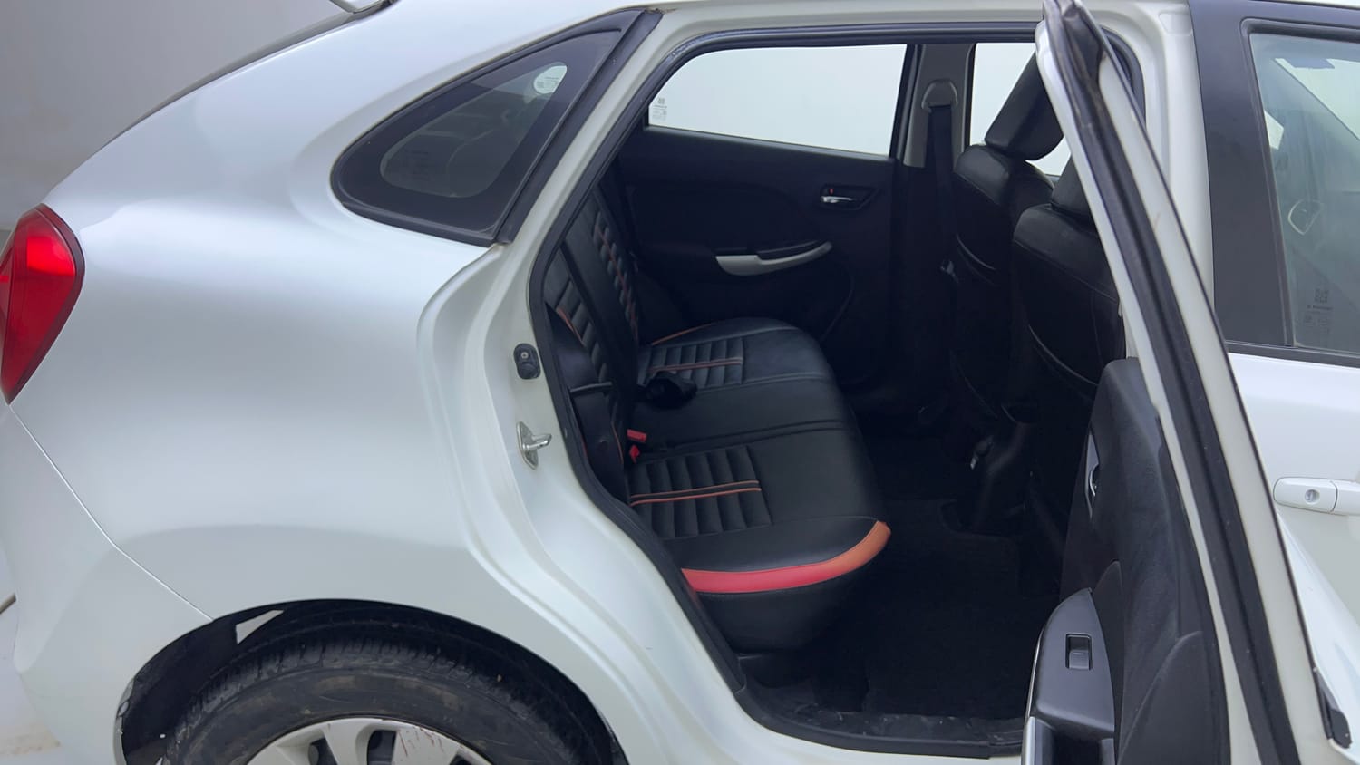 Used 2018 Maruti Suzuki Baleno Delta 1.2 Petrol Manual interior RIGHT SIDE REAR DOOR CABIN VIEW