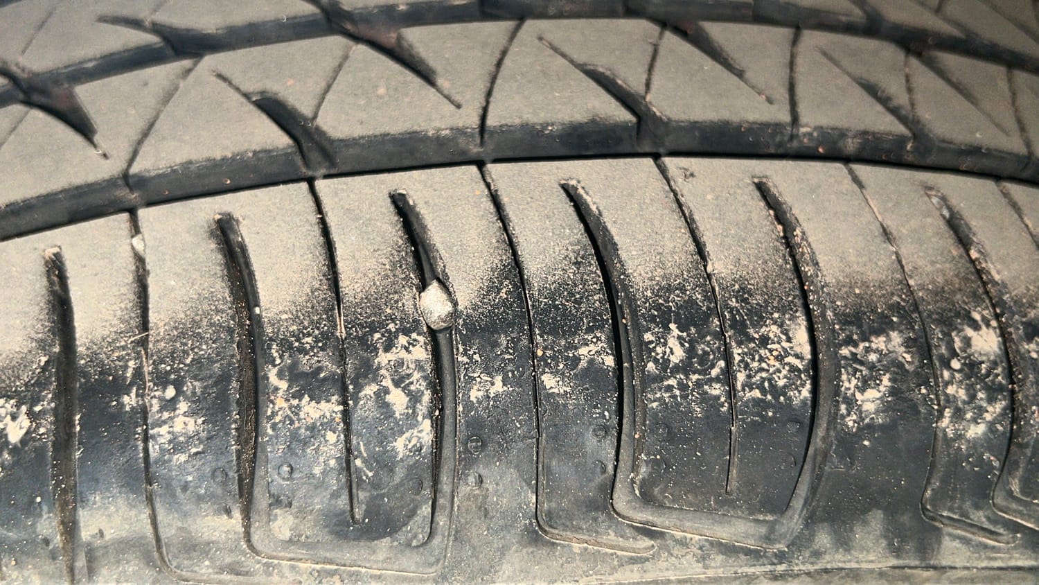 Used 2021 Maruti Suzuki Baleno Alpha Automatic Petrol Automatic tyres LEFT REAR TYRE TREAD VIEW