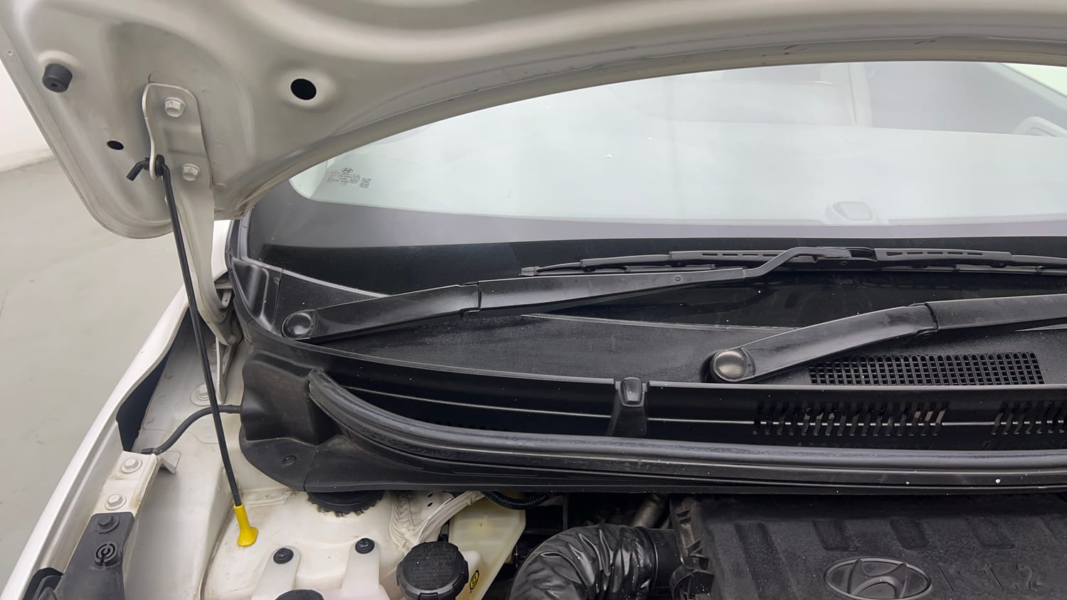 Used 2023 Hyundai Grand i10 Nios Sportz 1.2 Kappa VTVT Petrol Manual engine ENGINE RIGHT SIDE HINGE & APRON VIEW